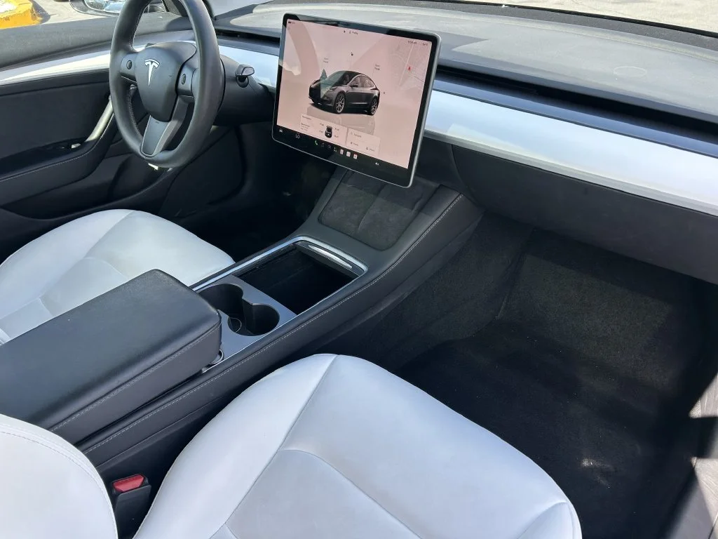 Used 2023  Tesla Base image 8