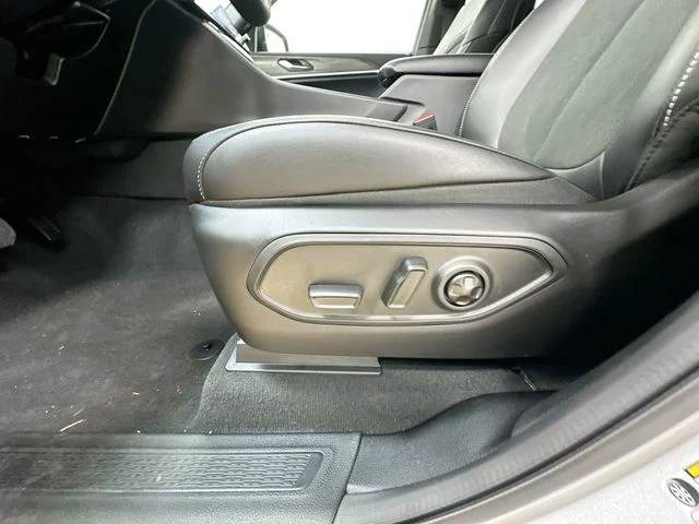 New 2026 Silver Zynith Exterior Paint Jeep Altitude image 15
