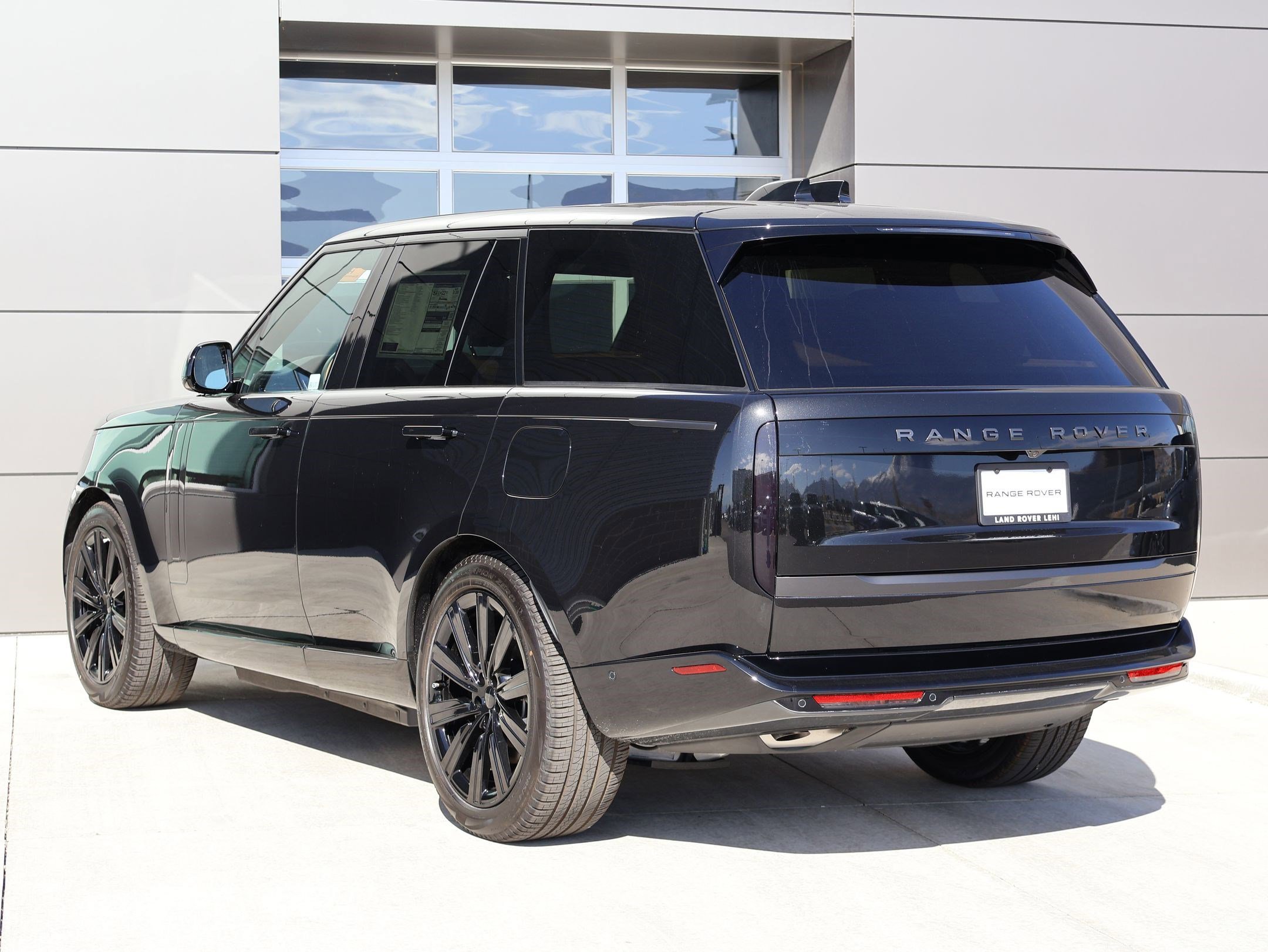2026 Land Rover Range Rover SE - Photo 8