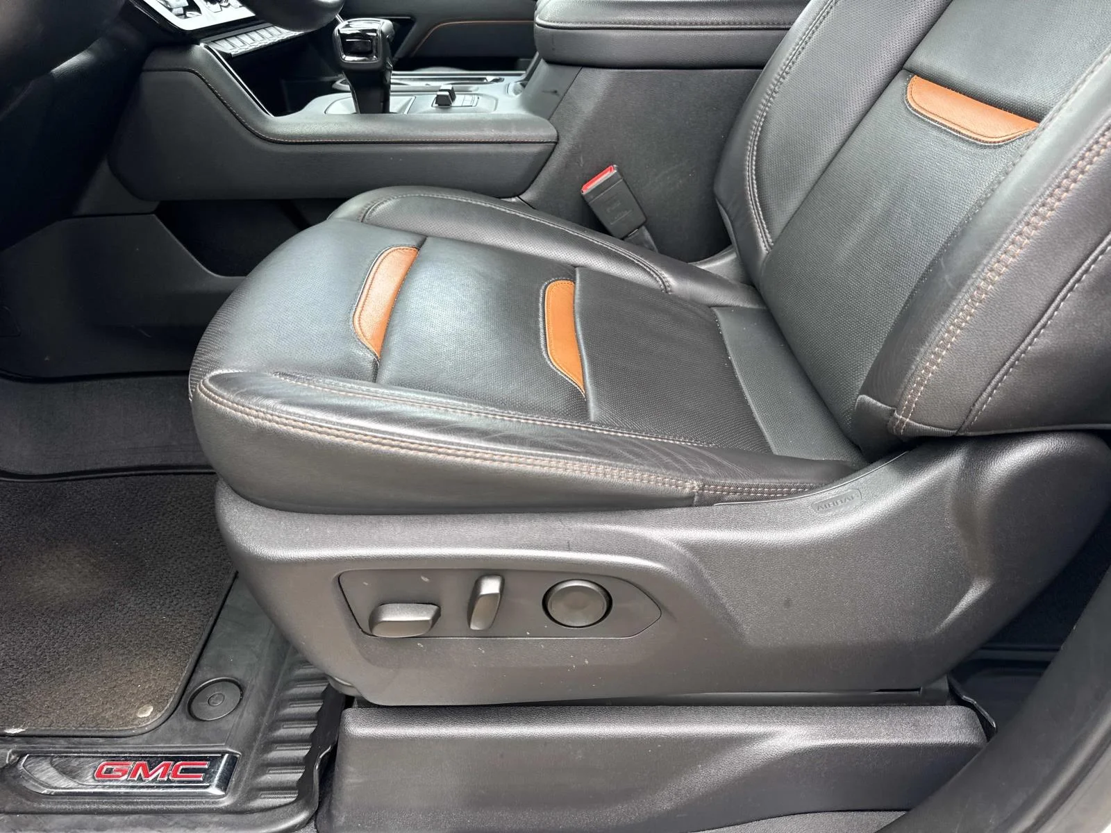 Used 2025 Onyx Black GMC AT4 image 16