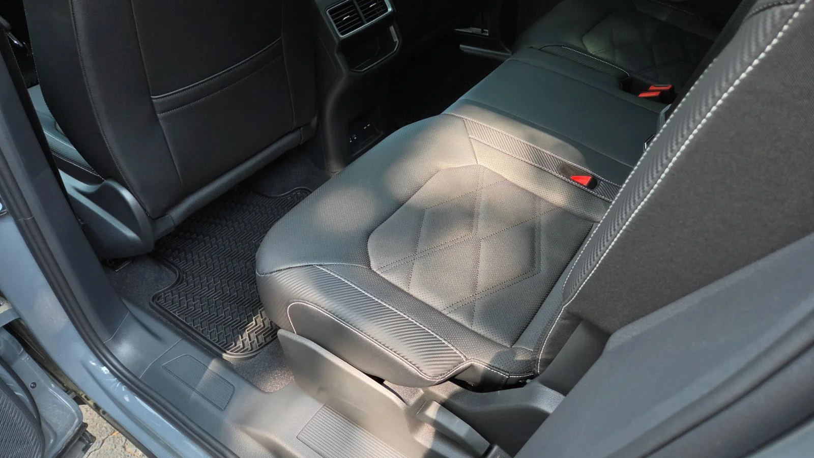 2026 Volkswagen Atlas Cross Sport SE w/Tech - Photo 44
