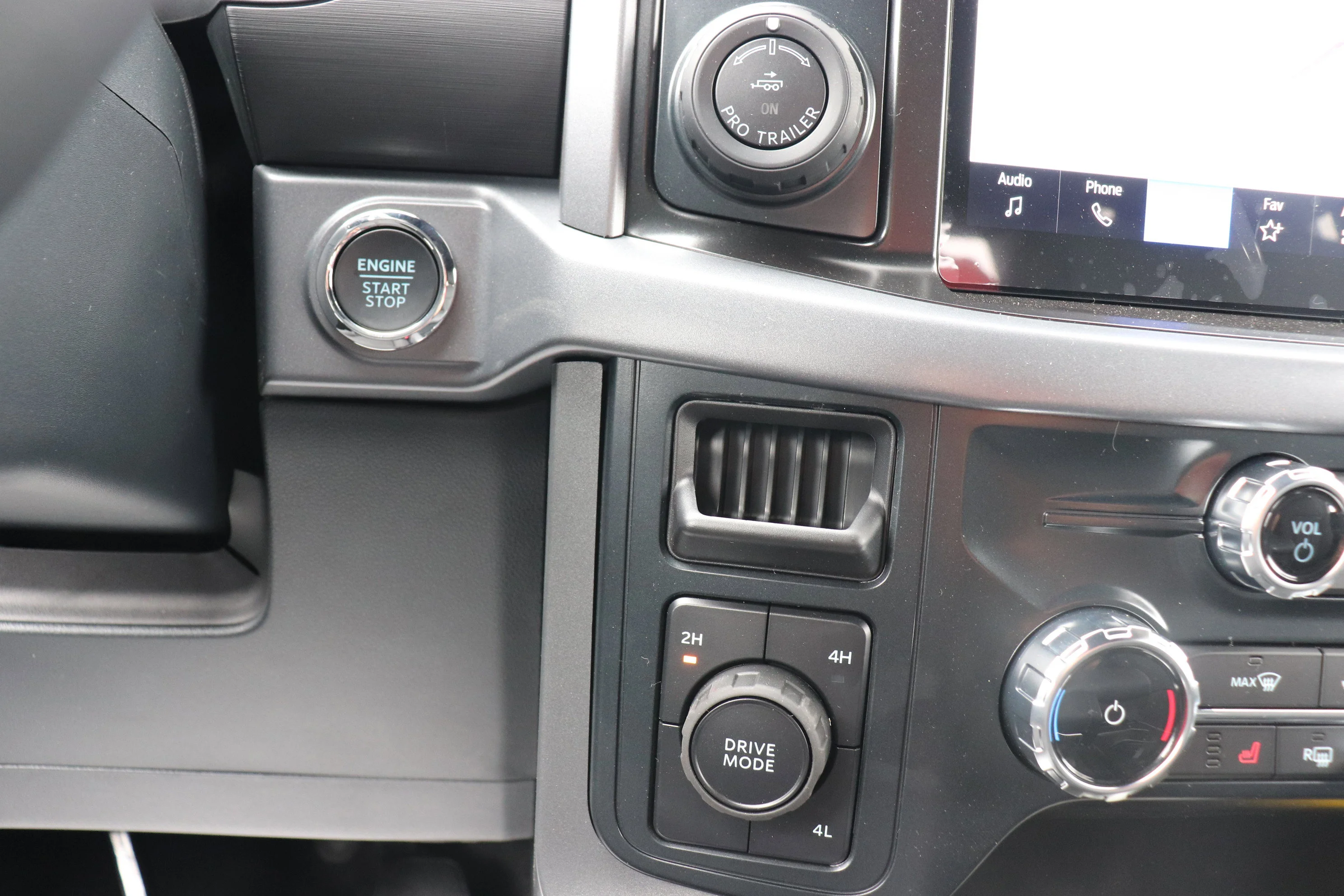 New 2026 OXFORD WHITE Ford XLT image 15