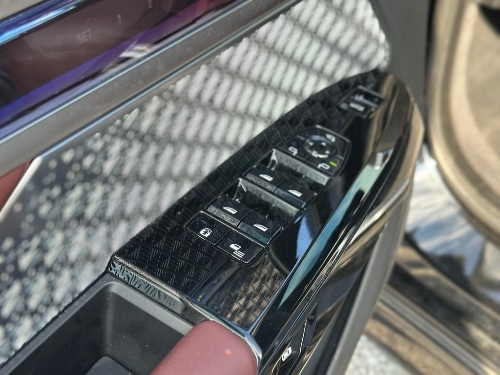 Used 2025 Black BMW 760i xDrive image 19