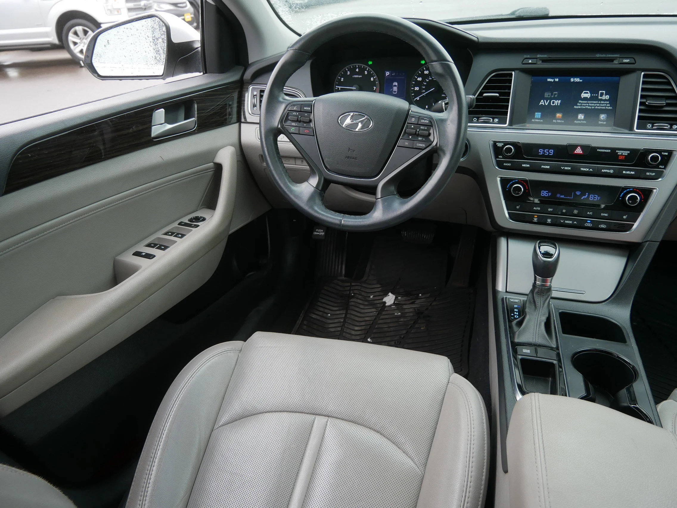 Used 2017 Quartz White Pearl Hyundai Limited image 9