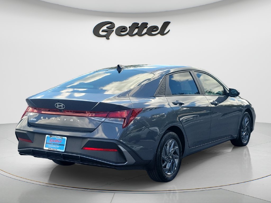 Used 2024 Gray Hyundai SEL image 5
