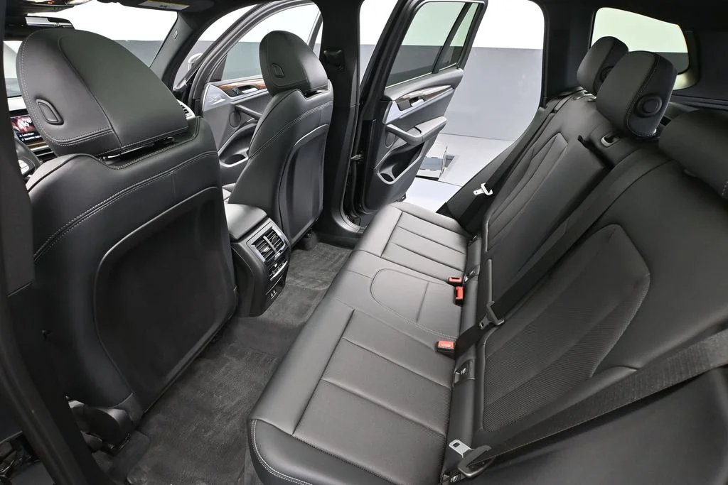 Used 2023 Black BMW xDrive30i image 39
