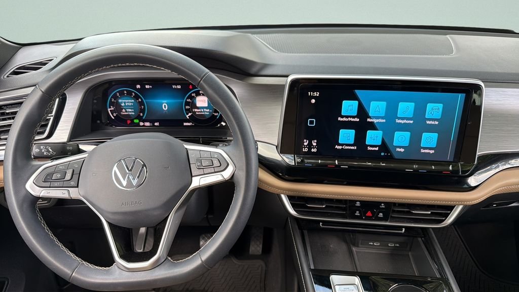Used 2024  Volkswagen 2.0T SE w/Technology image 19