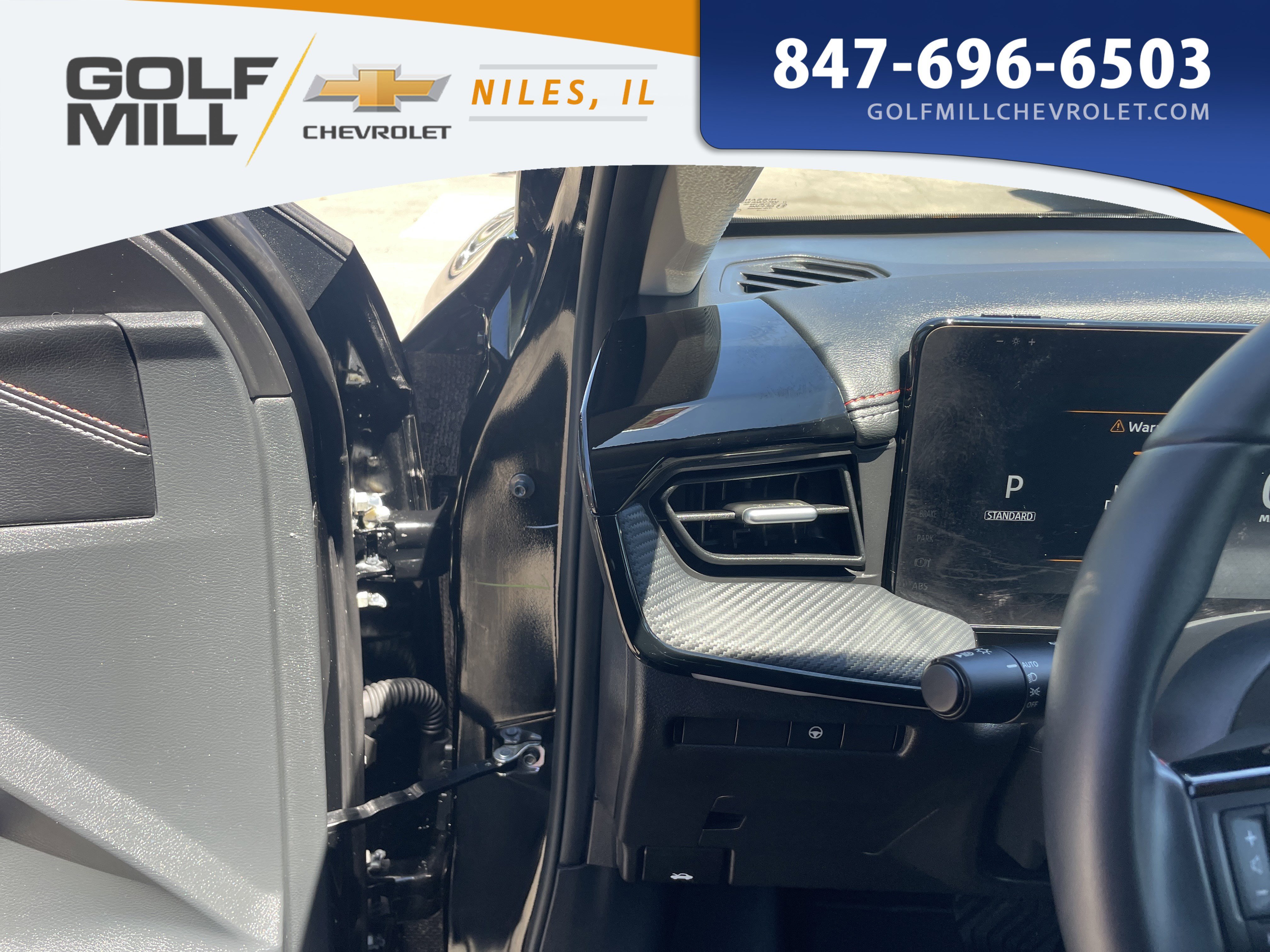Used 2025 Super Black Nissan SR image 15