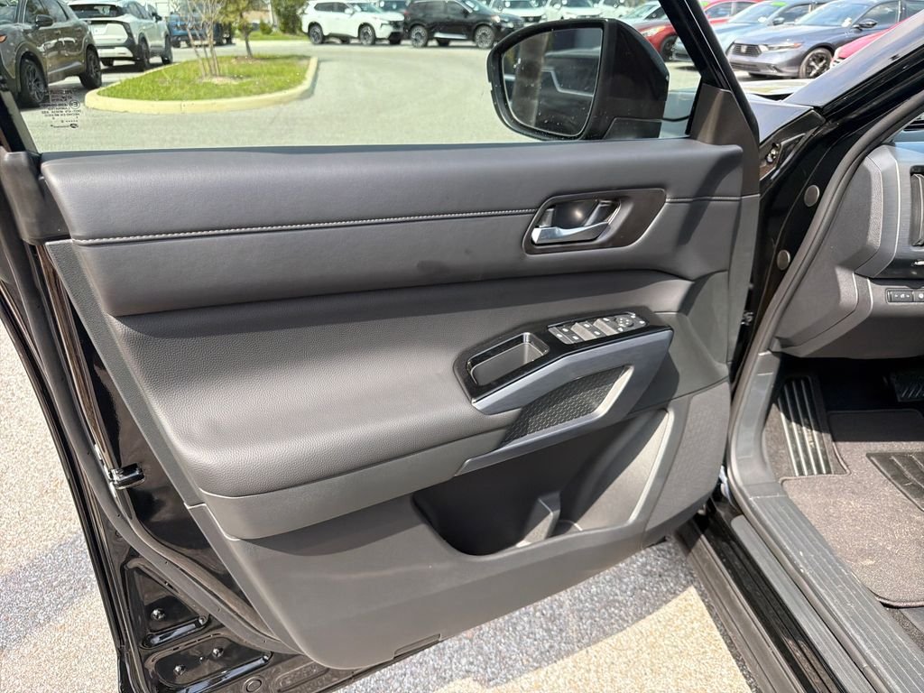 New 2026 Nissan Pathfinder SL 4D Sport Utility