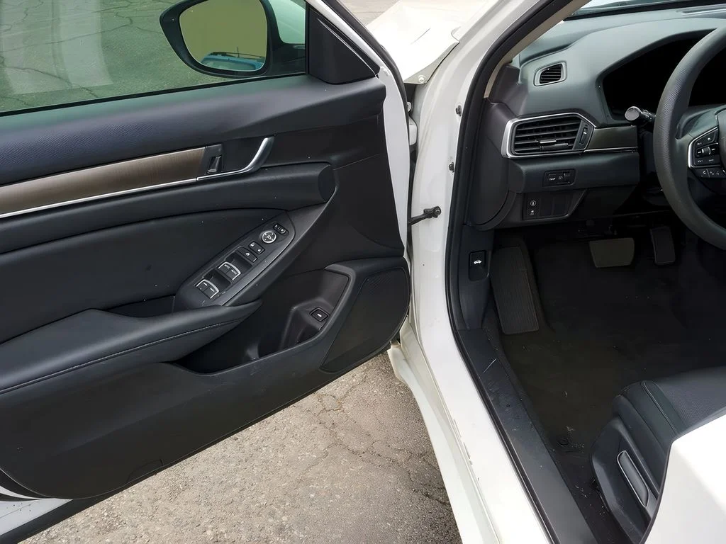 2019 Honda Accord LX - Photo 12