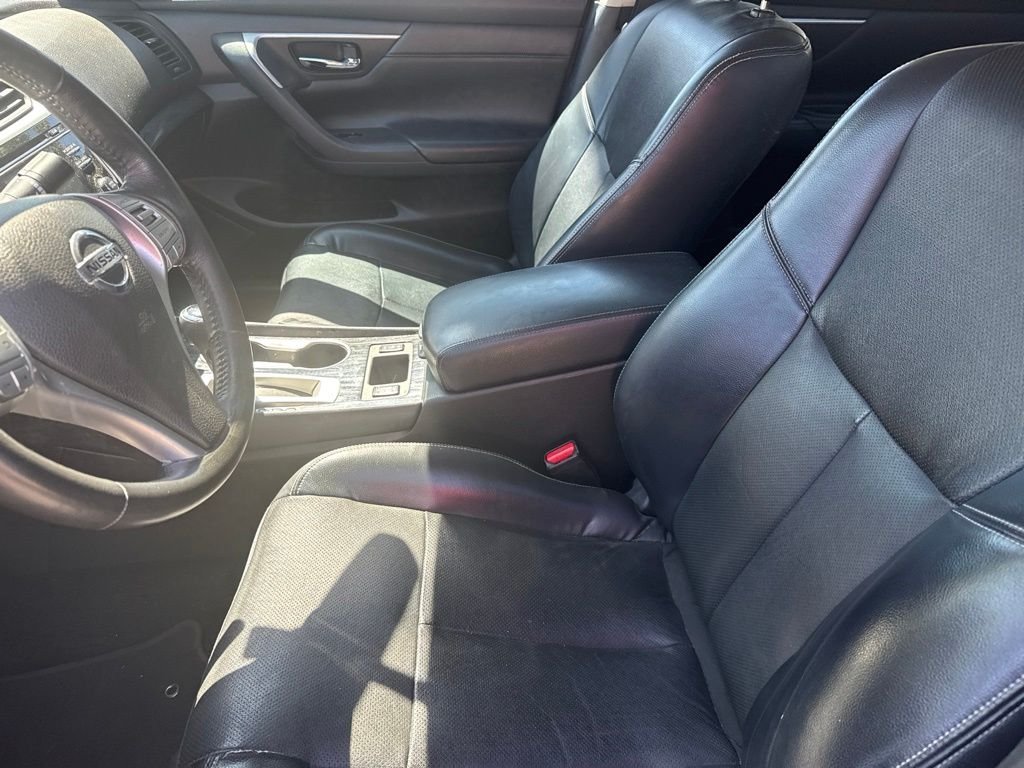 Used 2018 Blue Nissan 2.5 SL image 28