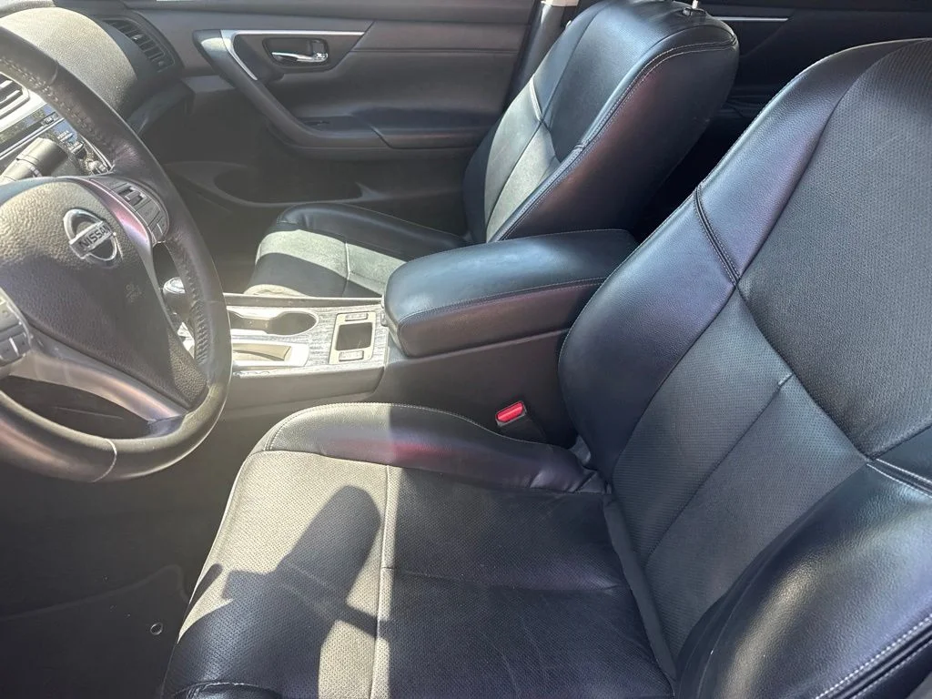 Used 2018 Blue Nissan 2.5 SL image 28