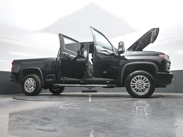 Used 2023 Black Chevrolet High Country image 31
