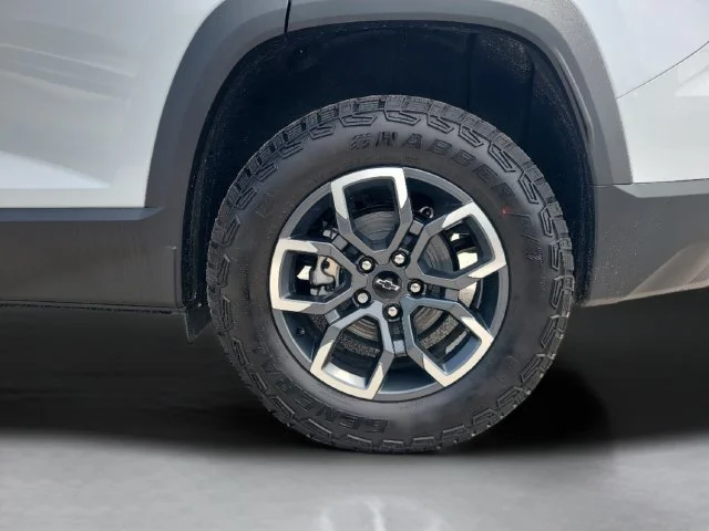 New 2027 Polar White Tricoat Chevrolet ACTIV image 37
