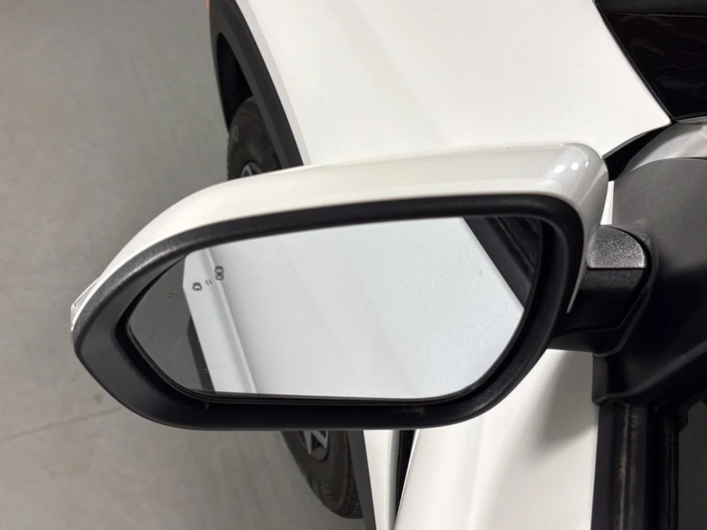 Used 2025 White Kia S image 24
