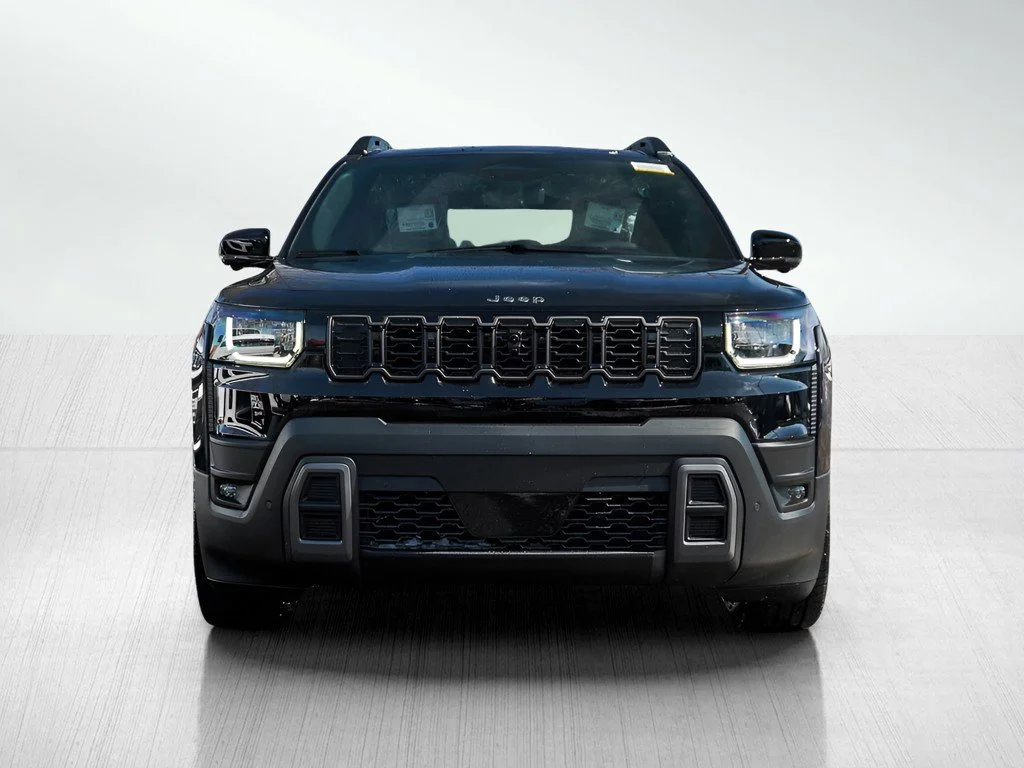 New 2026 Diamond Black Crystal Pearlcoat Jeep Overland image 2