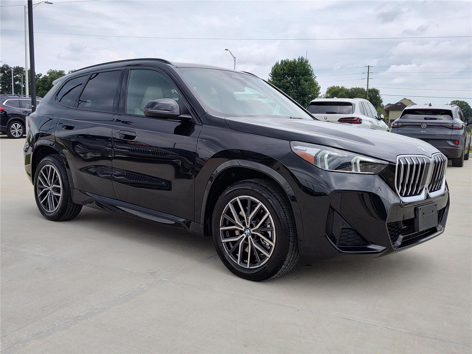 Certified Used 2025 Black Sapphire Metallic BMW xDrive28i image 11
