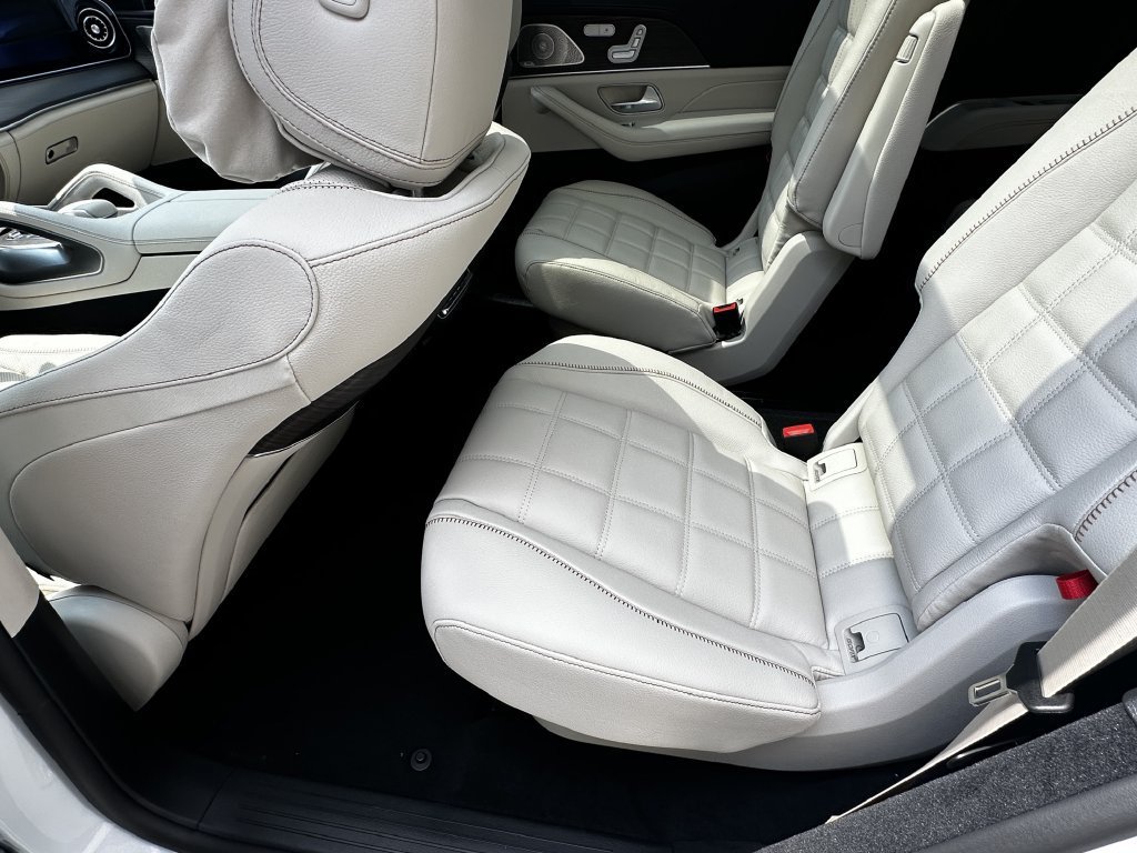 New 2027 MANUFAKTUR Moonlight White Metallic Mercedes-Benz GLS 450 image 64