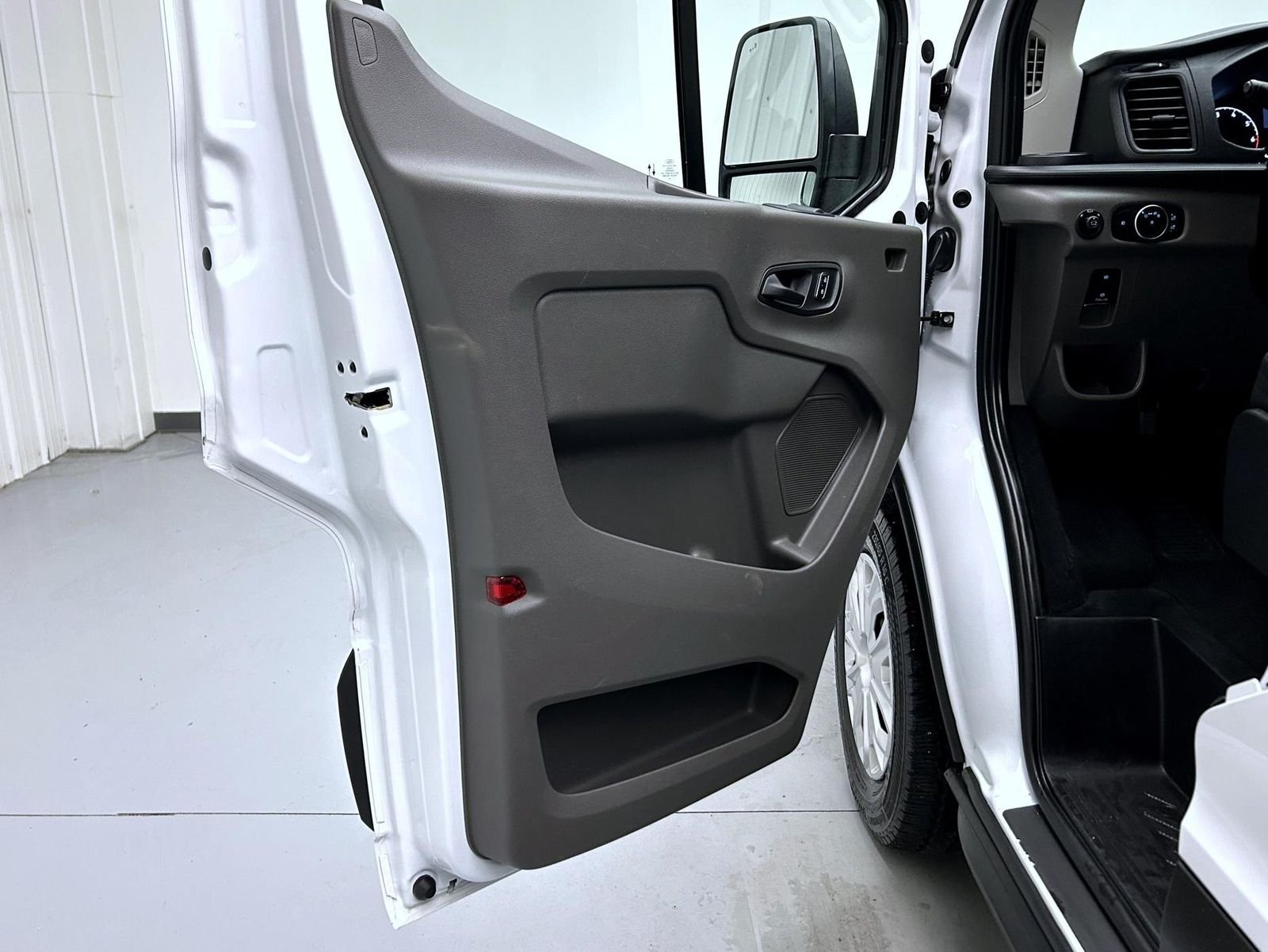 Used 2024 White Ford XLT image 9
