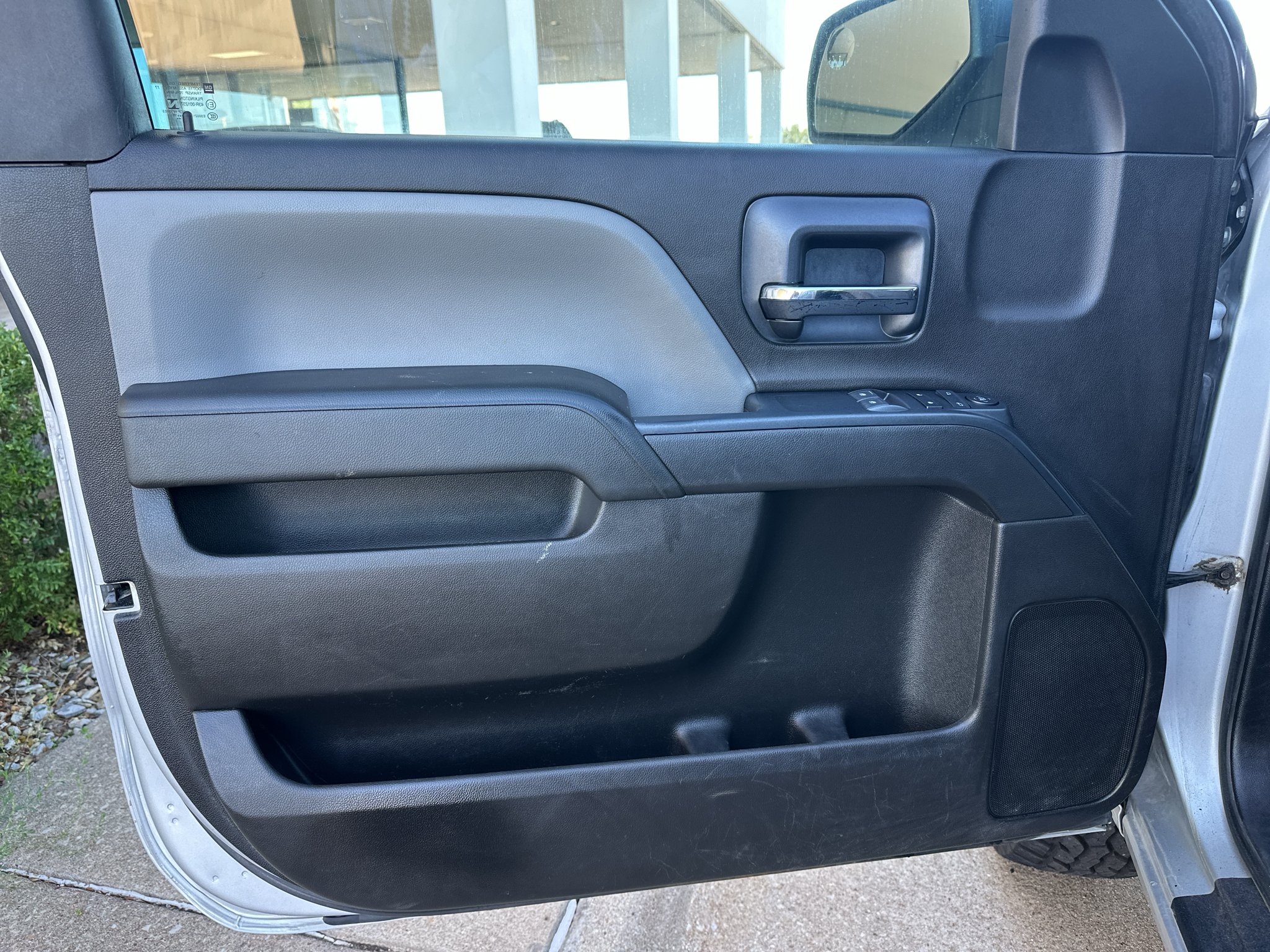 Used 2018 Silver Ice Metallic Chevrolet Work Truck image 15