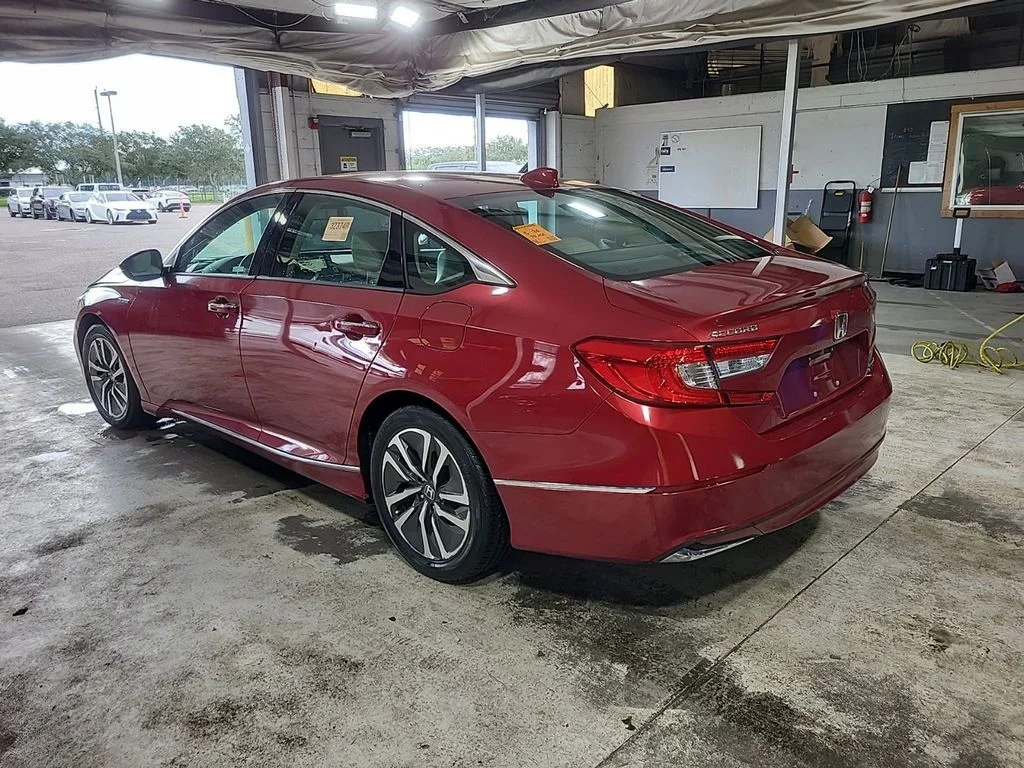 Used 2019 Radiant Red Metallic Honda Touring image 4