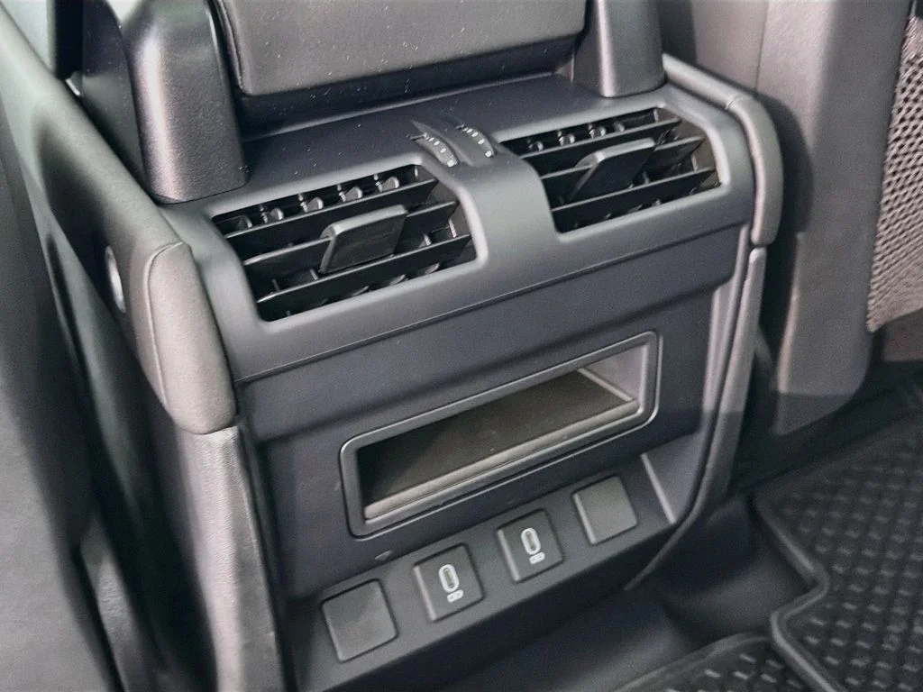New 2026 Fuji White Land Rover X-Dynamic SE image 27