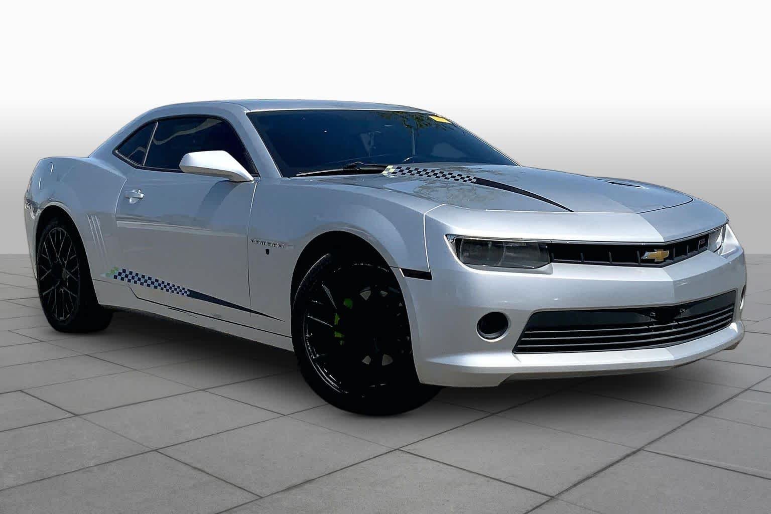 Used 2014 Silver Ice Metallic Chevrolet LT image 2