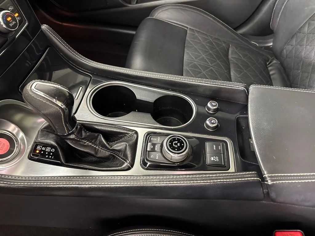 Used 2020 Black Nissan Platinum image 33