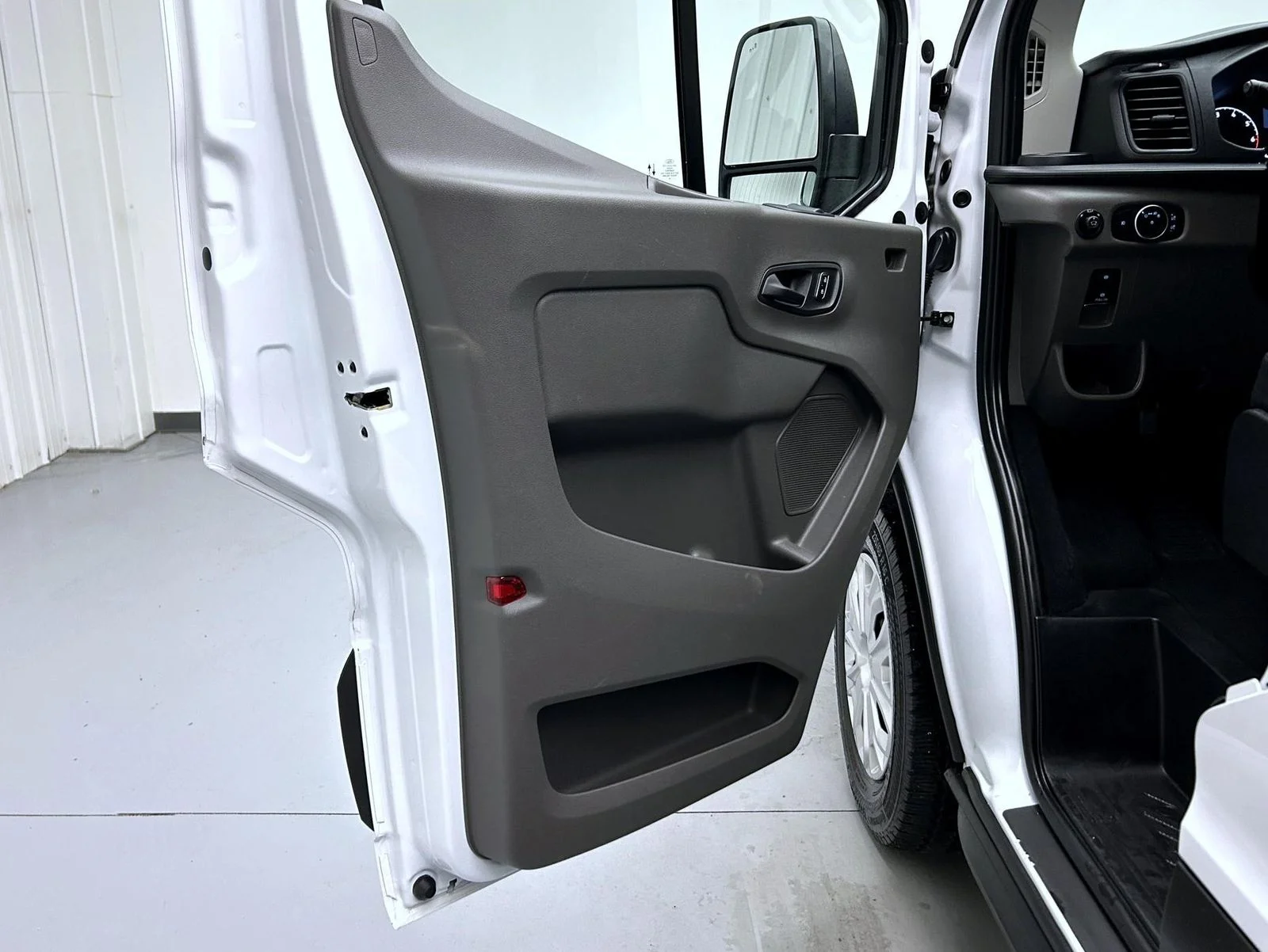 Used 2024 White Ford XLT image 9