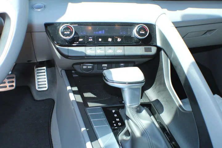 Used 2026 White Hyundai SEL Sport image 10