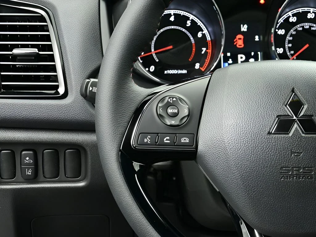 New 2026 White Diamond Mitsubishi Trail Edition image 13