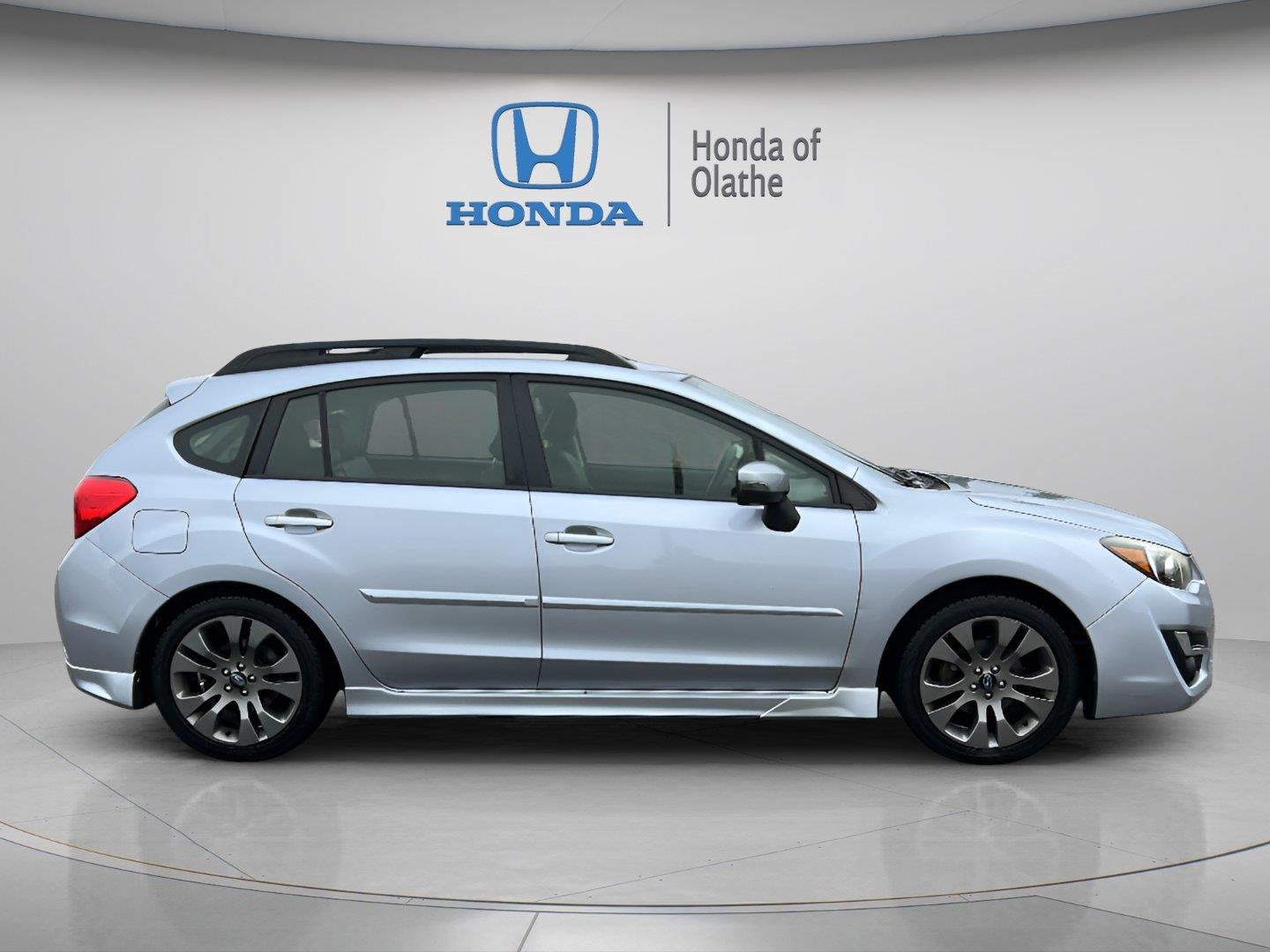Used 2015 Ice Silver Metallic Subaru 2.0i Sport Limited image 2