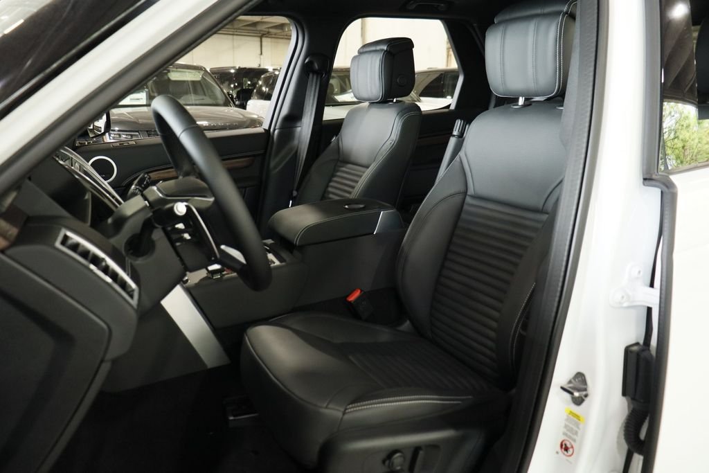 New 2026 Fuji White Land Rover Dynamic SE image 8