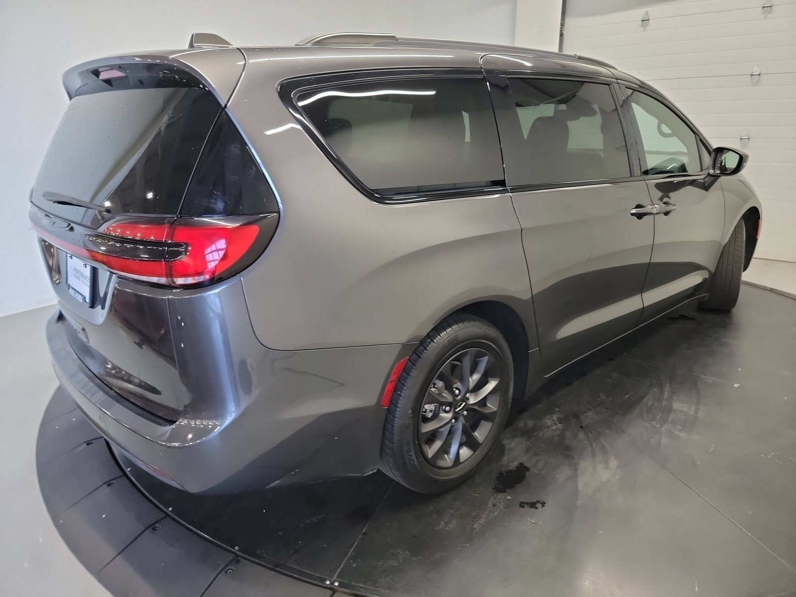 Used 2021 Granite Crystal Metallic Clearcoat Chrysler Touring L image 8