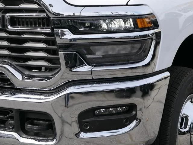 New 2026 Bright White Clear-Coat Exterior Paint RAM TRADESMAN image 9