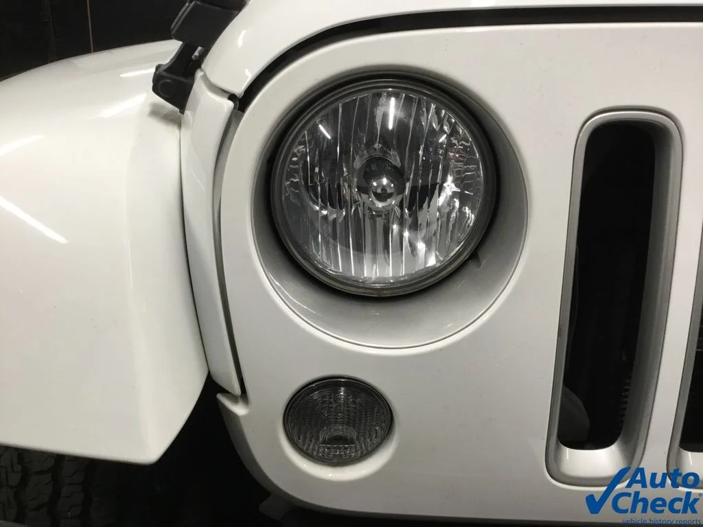 Used 2016 White Jeep Sahara image 20
