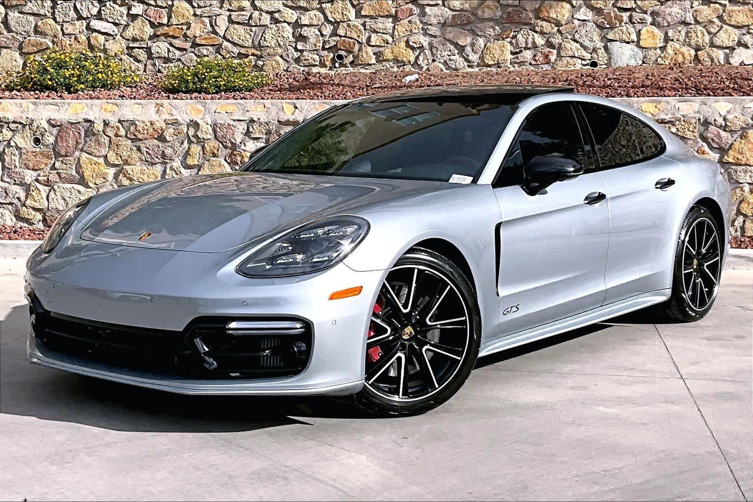 2019 Porsche Panamera GTS's photo