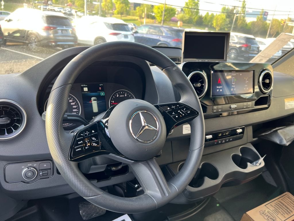 New 2025 Arctic White Mercedes-Benz Standard Roof image 7