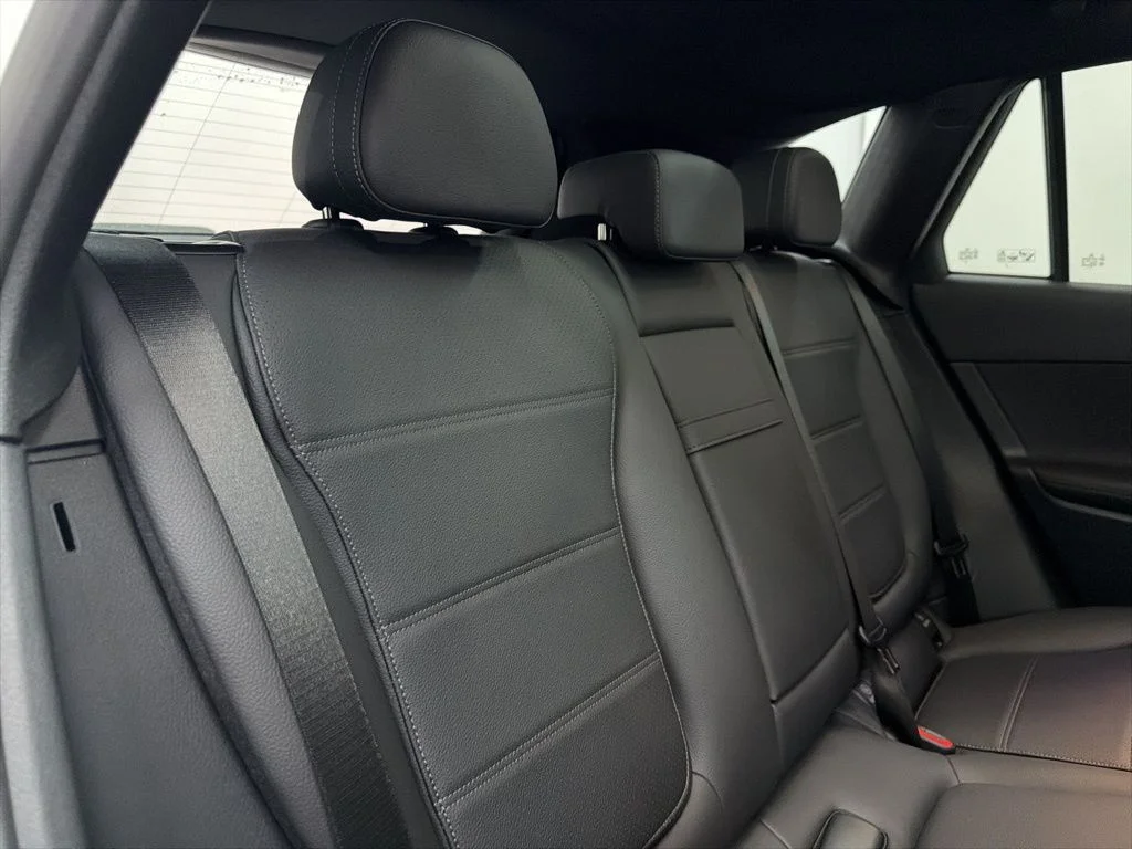 Used 2026 White Mercedes-Benz GLC 300 image 25