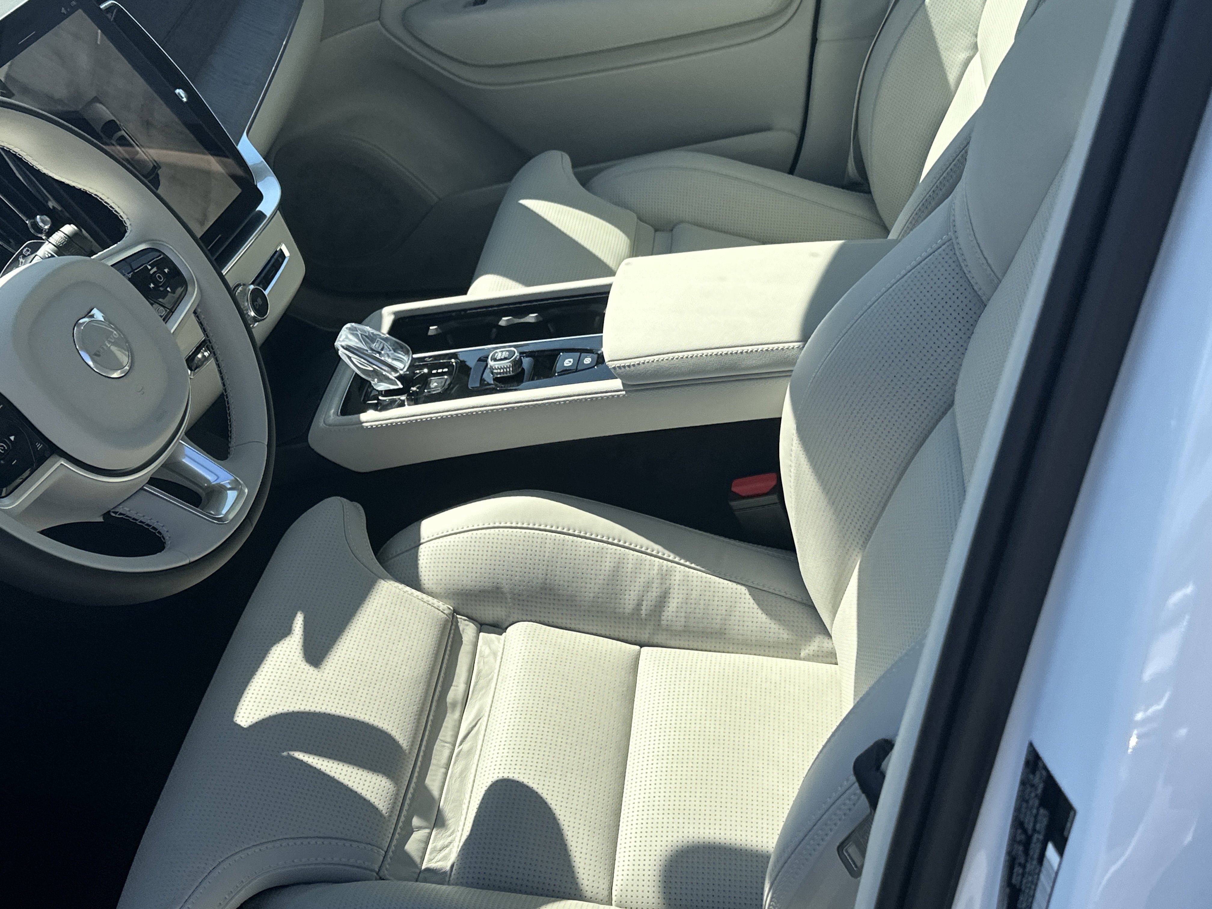 New 2026 Crystal White Volvo Ultra image 14