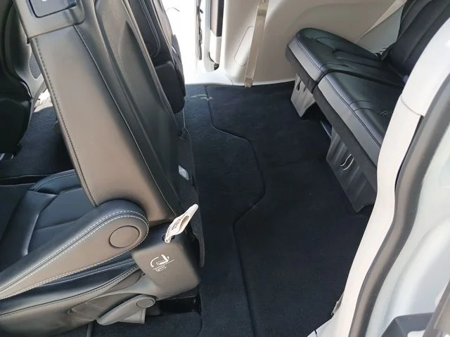 Used 2024 White Chrysler Touring L image 11