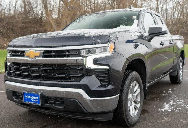 Used 2022 Gray Chevrolet LT image 2