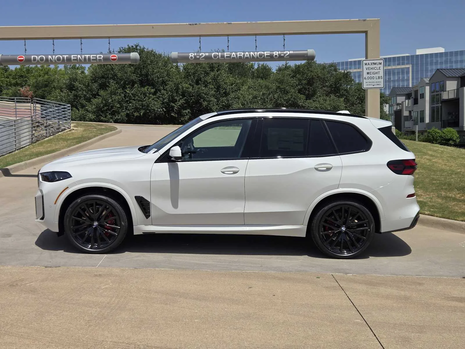 New 2026 Alpine White BMW xDrive40i image 2