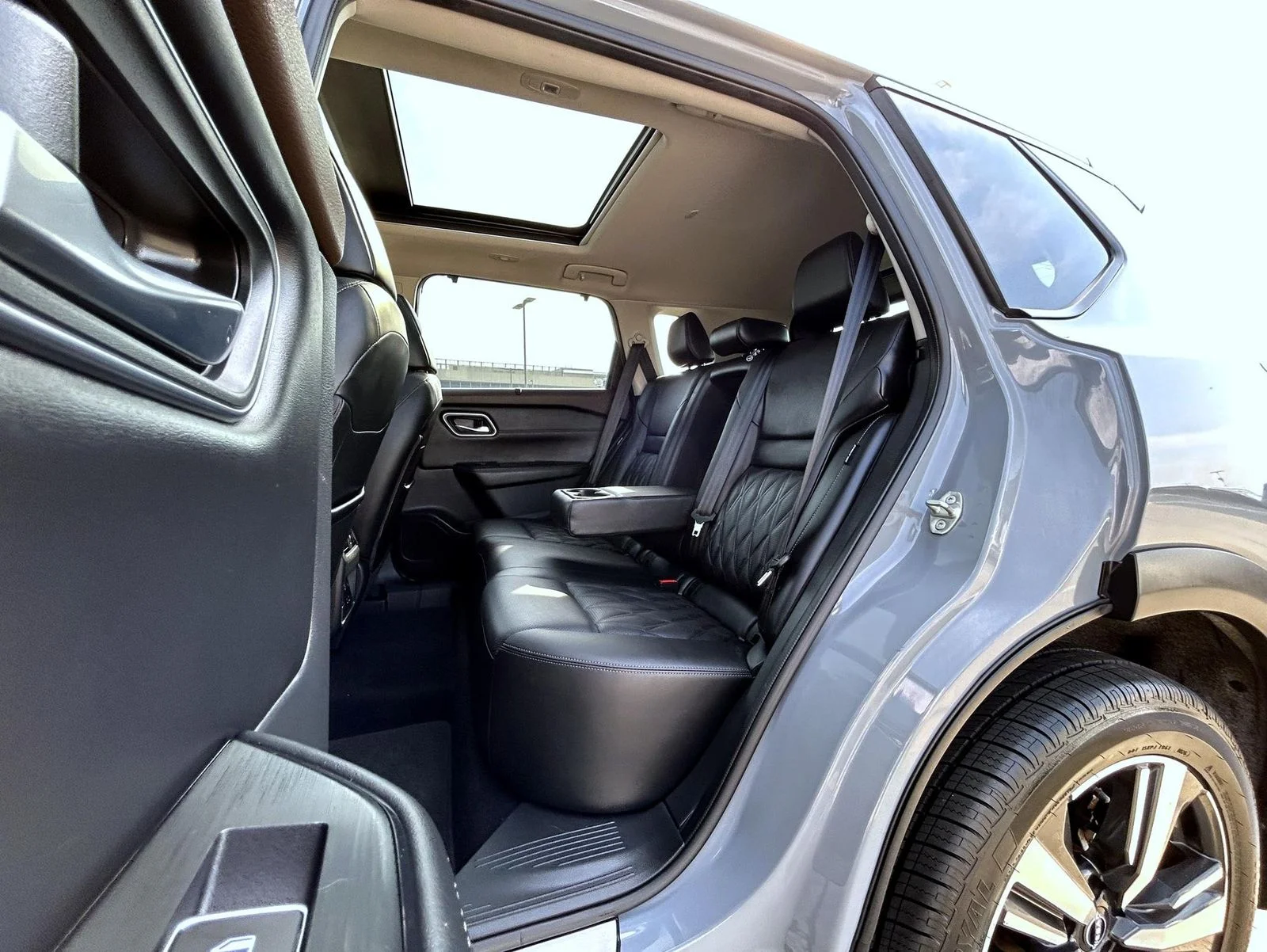 Used 2023 Gray Nissan Platinum image 19