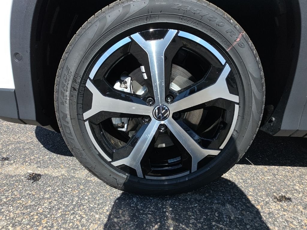 New 2026 Pure White Volkswagen 2.0T SE image 30