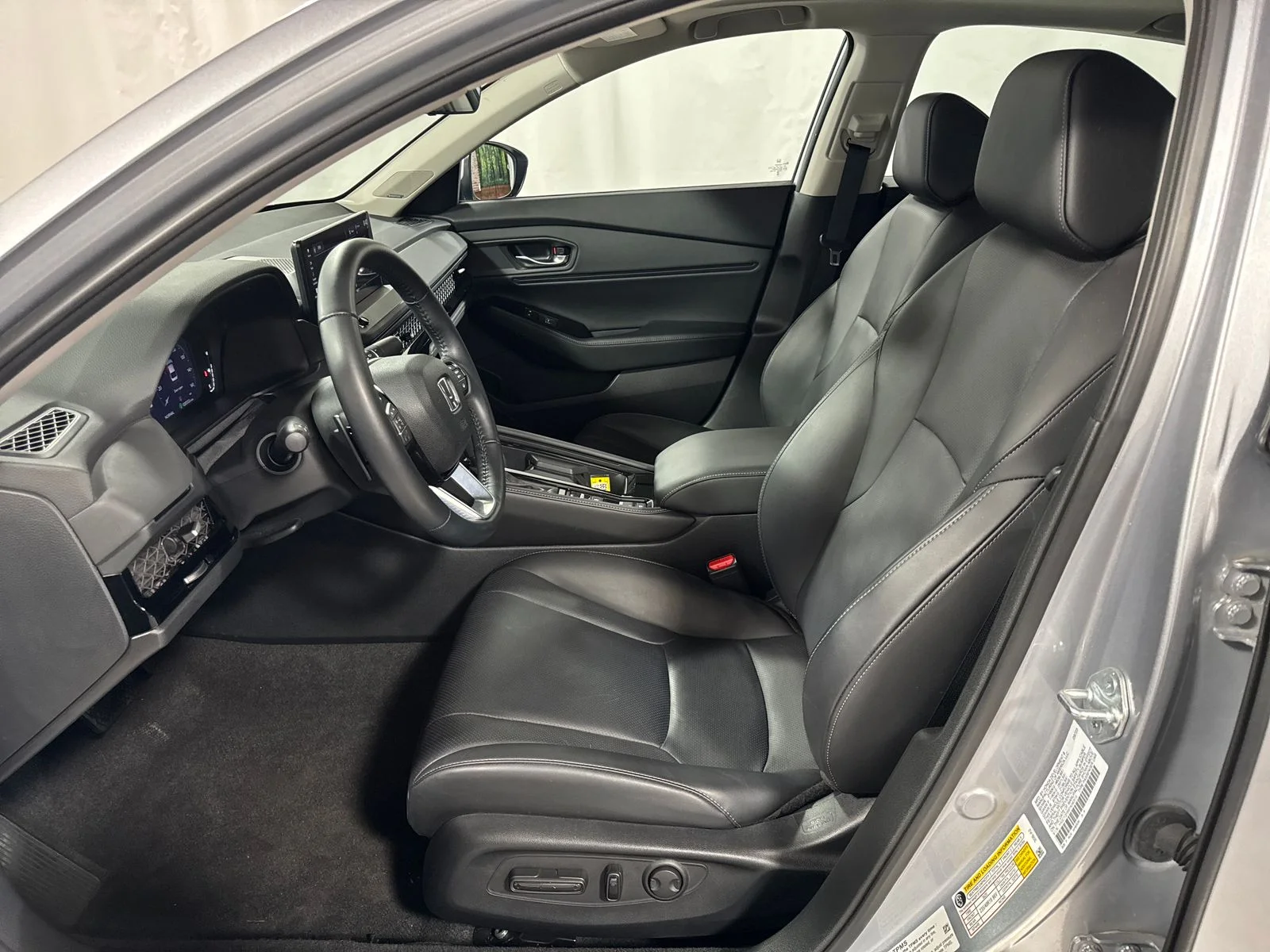 Used 2023 Lunar Silver Metallic Honda Touring image 5