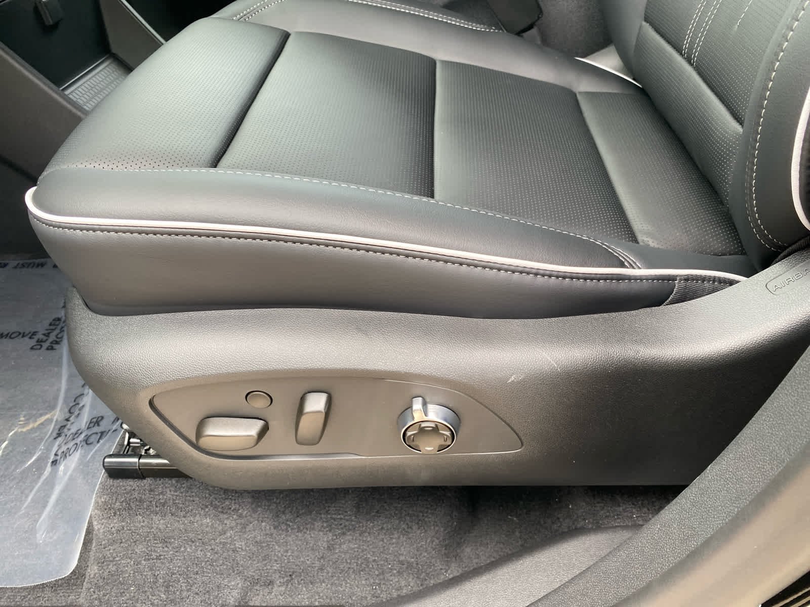 New 2026 Ebony Twilight Metallic Buick Avenir image 10