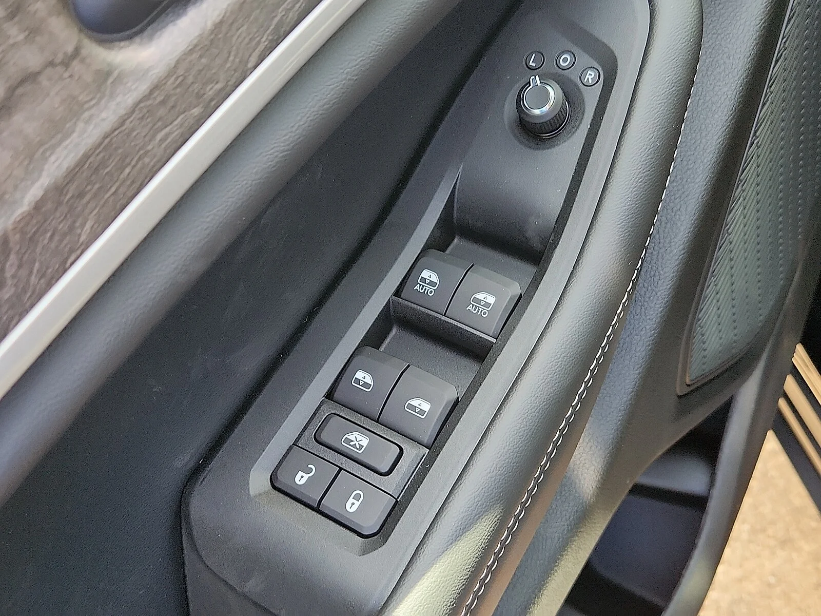 New 2027 High-Gloss Black Paint Jeep LAREDO ALTITUDE 4X4 image 14