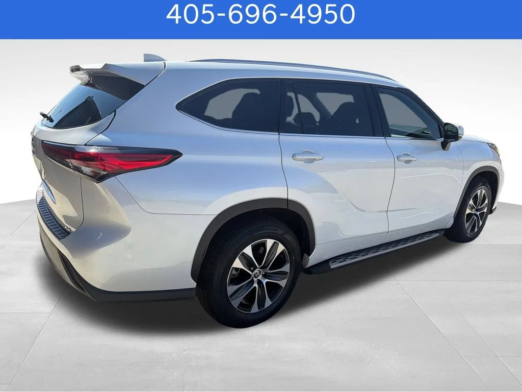 Pre-Owned 2022 Toyota Highlander XLE