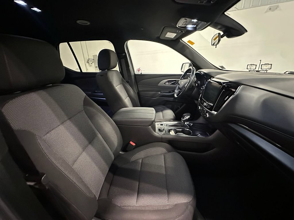 Used 2023 MOSAIC BLACK METALLIC Chevrolet LT Cloth image 28